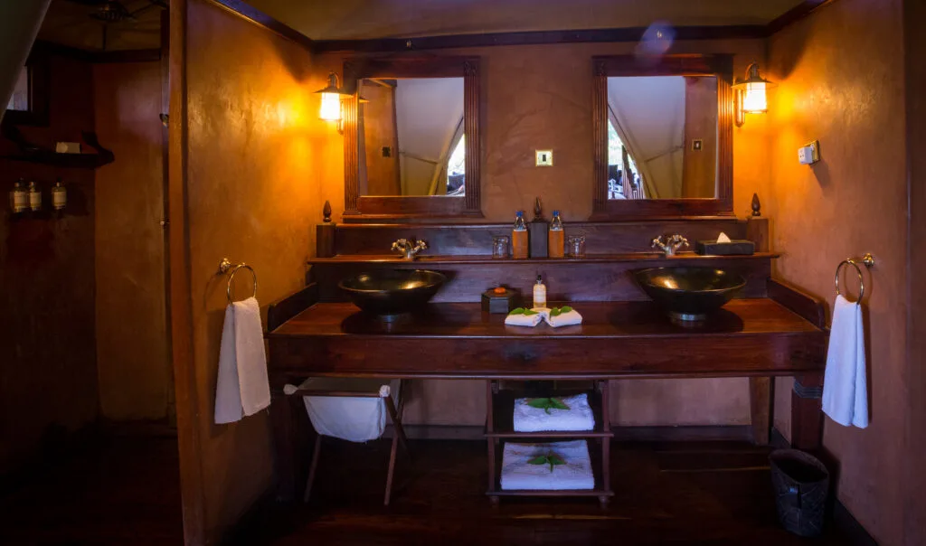 SerengetiMigrationCamp Tent Bathroom C Silverless 1024x604
